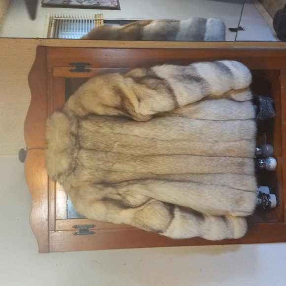 Silver Fox Fur, Jay Chester for Gus Meyer, Size M - Picture 3 of 3